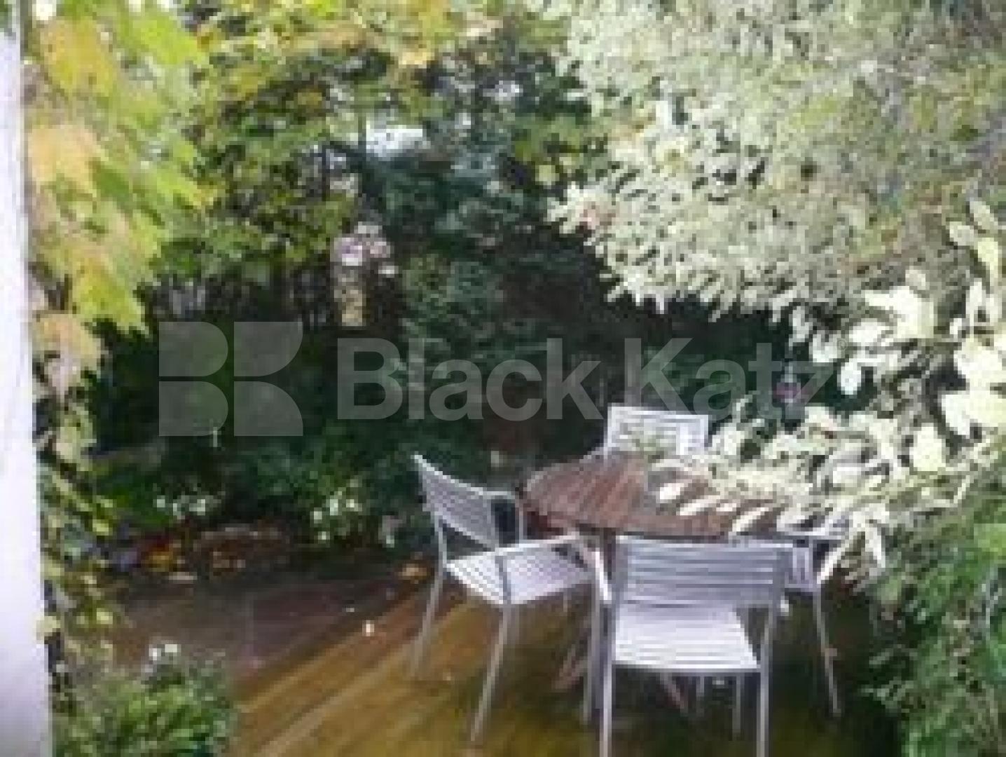 			AMAZING!!!, 2 Bedroom, 1 bath, 1 reception Flat			 Tile Kiln Lane, HIGHGATE N6